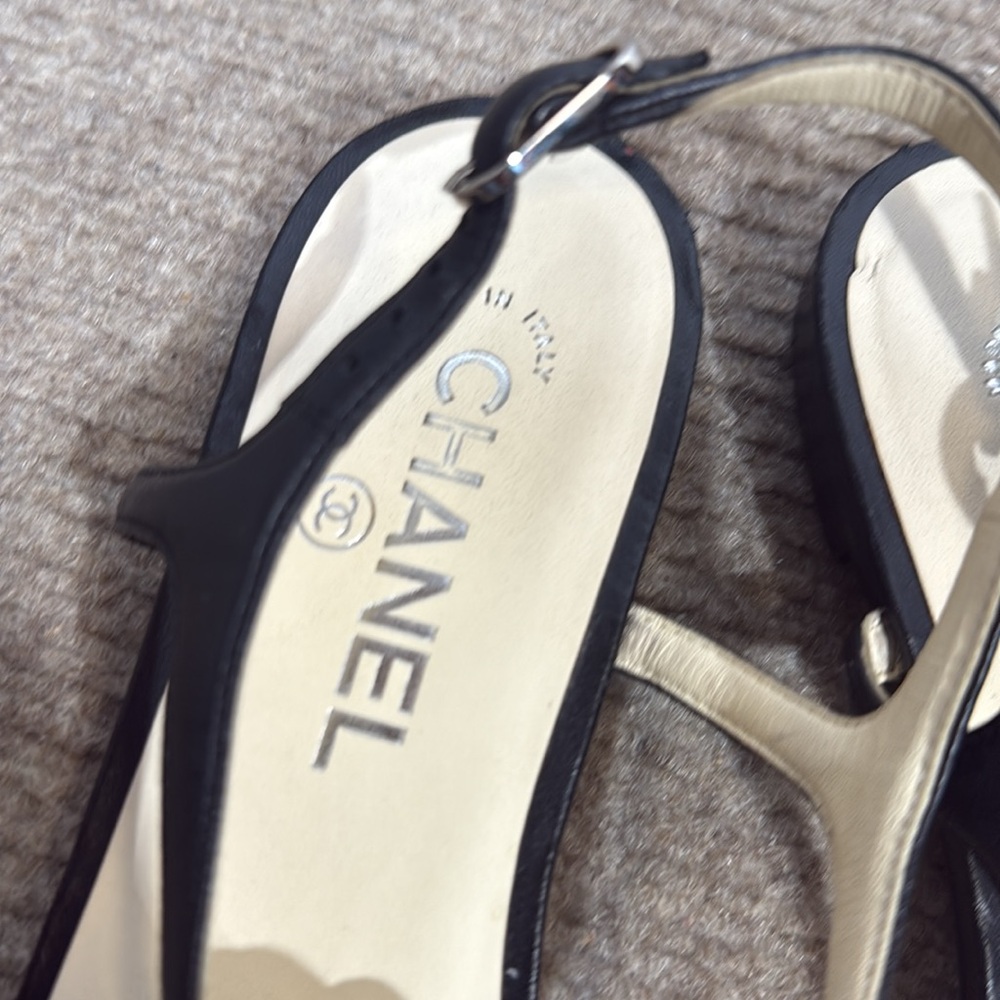CHANEL Black Floral Slingback Sandals with Beige Footbed - Picture 2 of 7